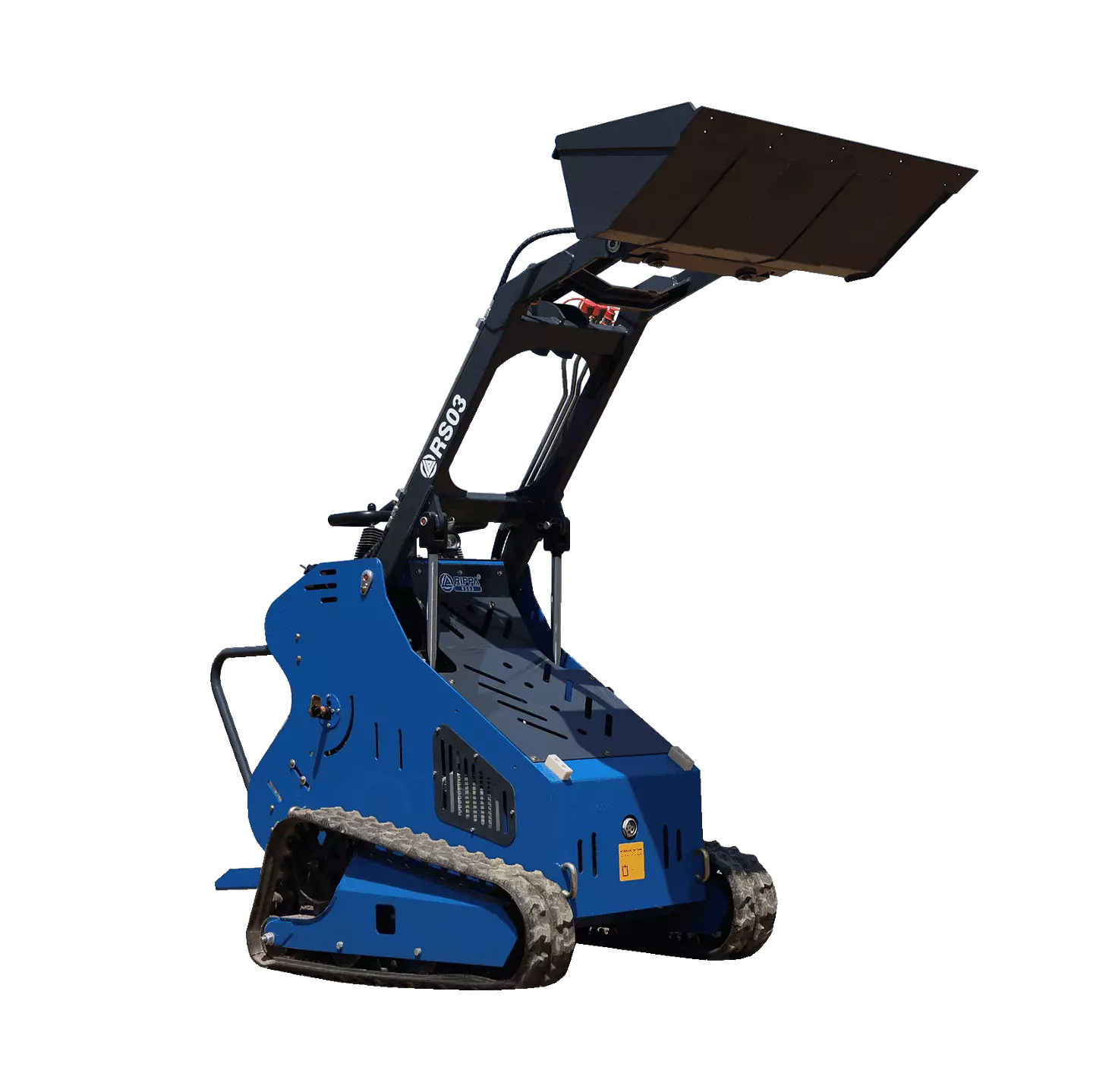 Sininen pienkuormaaja mustalla kauhalla ja telaketjuilla seisoo mustalla taustalla, valaistus on kirkas.